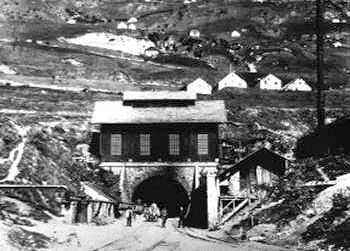 Tunnelportal Airolo mit Aspiratorengebude