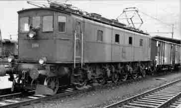 Be 4/7 mit einem Gterzug