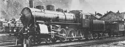 A 3/5 932 Maffei vor dem Depot Erstfeld