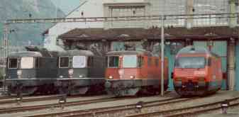 2x Re 6/6, Re 4/4 und Re 460 vor dem Depot