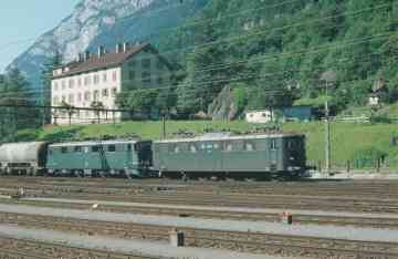 Ae 4/6 macht einer Ae 6/6 Vorspanndienst